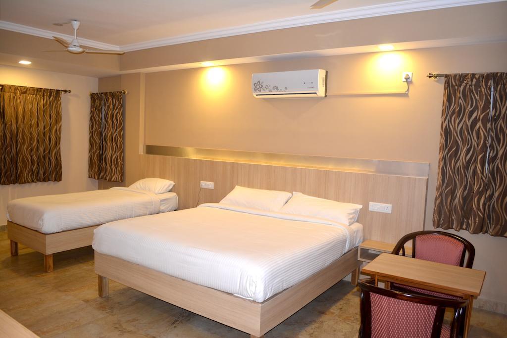 Hotel Royal Opera Bengaluru Szoba fotó